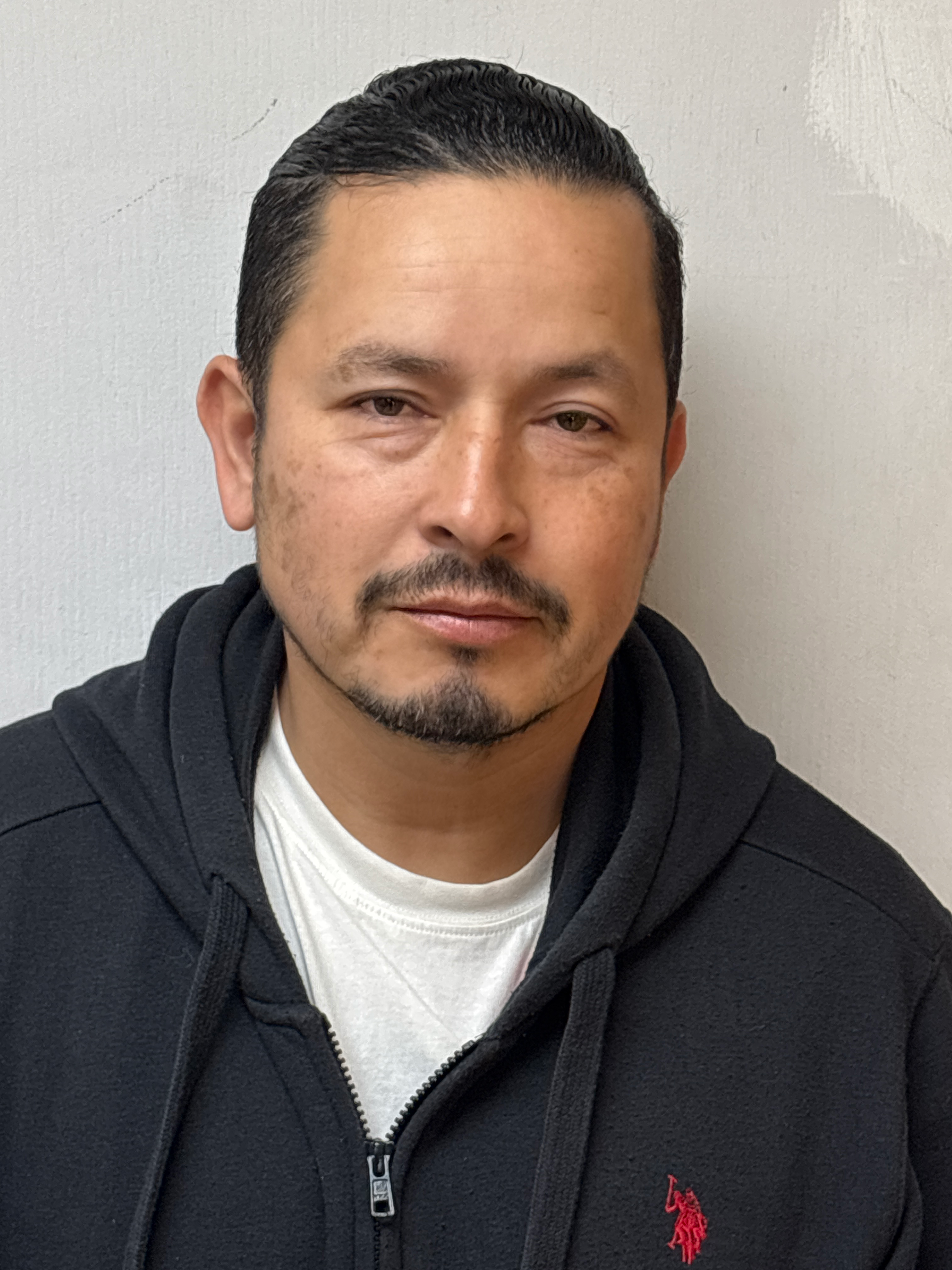 LUIS  QUENGUAN
